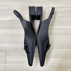 バックストラップポインテッドトゥパンプス ブラック リボン フラットシューズの画像