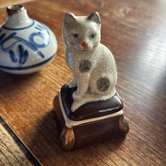 猫の陶器と一輪挿し2個の画像