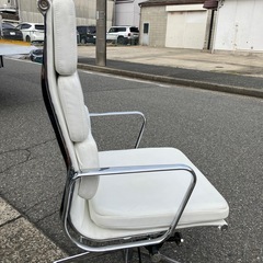 オフィスチェア　オフィス用品　キャスター付き　PCチェア　オフィス家具　白　ホワイト　昇降チェア　シルバー【座面幅52座面奥47】の画像