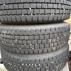 トラックタイヤ　205/85R16 スタッドレス
の画像