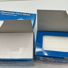 不織布マスク50枚×4箱＆Lilian Puff 衛生用品まとめ売り
の画像