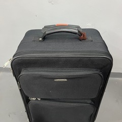 【✈️旅行や出張に‼️】キャスター付きキャリーバッグの画像