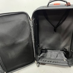 【✈️旅行や出張に‼️】キャスター付きキャリーバッグの画像