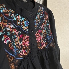 刺繍ブラウスの画像