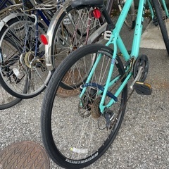 TREK FX2(ディスクブレーキ)クロスバイク　カゴ付きの画像