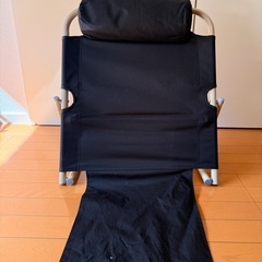 【美品】リクライニング背もたれ クッション付き 折りたたみ式（ブラック）の画像