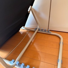 【美品】リクライニング背もたれ クッション付き 折りたたみ式（ブラック）の画像