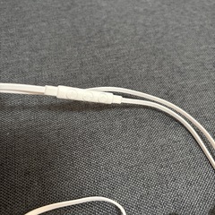 【美品】ハンズフリーイヤホン　ライトニング　白の画像