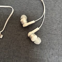 【美品】ハンズフリーイヤホン　ライトニング　白の画像