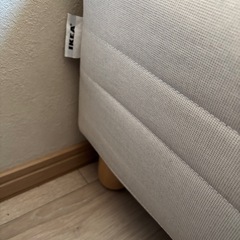 IKEAの脚付きマットレスの画像