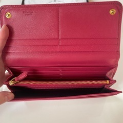 プラダ長財布の画像