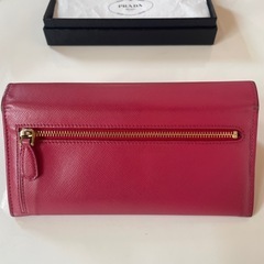 プラダ長財布の画像