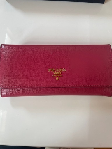 プラダ長財布