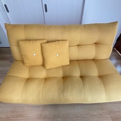 黄色
ソファの画像