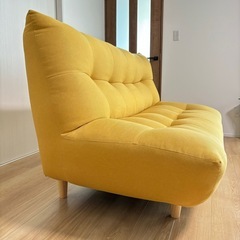 黄色
ソファの画像