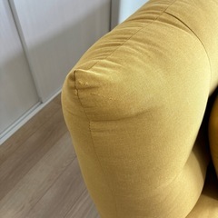 黄色
ソファの画像