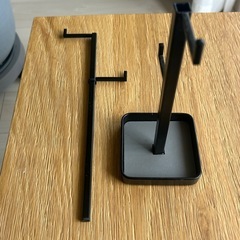 アクセサリースタンドとフルーツバスケットの画像