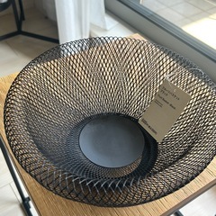 アクセサリースタンドとフルーツバスケットの画像