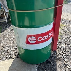 ②ガレージ　インテリアに！ カストロール 200リッター ドラム缶の画像