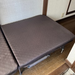 折りたたみベッドの画像