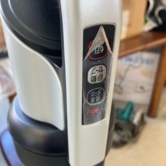 T2510-136 IRIS OHYAMA 充電式 サイクロンスティッククリーナー SCD-131P 自走式パワーヘッド モップスタンド付き シルバー 2021年製 通電確認済み 中古美品 保管キズ汚れ有りの画像