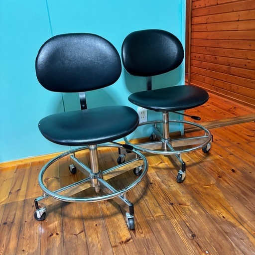 【レア】PLUS 合成皮革 オフィスチェア デスクチェア　事務用椅子　回転椅子