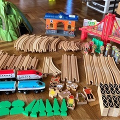 木の電車セット定価14000円の画像