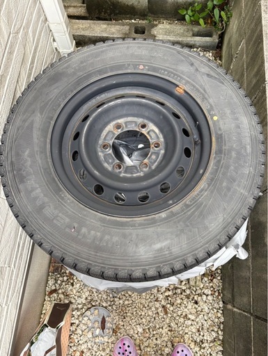 ハイエース　スタッドレスタイヤ　4本