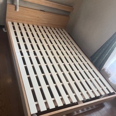 ダブルベッドの画像