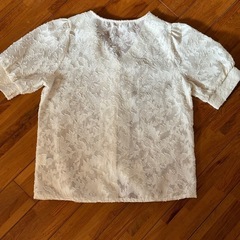 レディース服ホワイトの画像