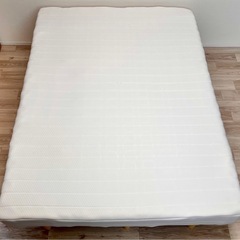 美品　ダブルベッドの画像