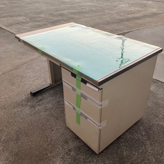 古い事務机　スチールデスクの画像