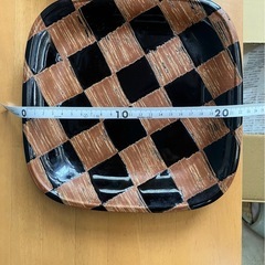 モダン柄　　正方形お皿の画像