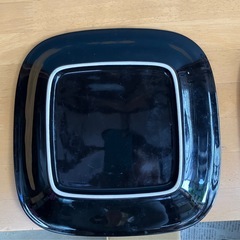 モダン柄　　正方形お皿の画像