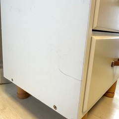 白い棚　扉付き　キャビネット　引き出しの画像