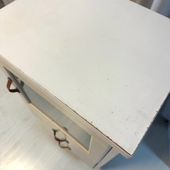 白い棚　扉付き　キャビネット　引き出しの画像