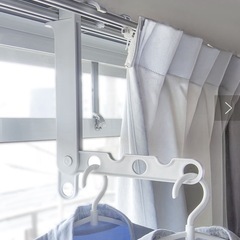 スリコ【部屋干し用】4連フックカーテンレールの画像