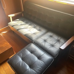 カウチソファーとローテブルセットの画像