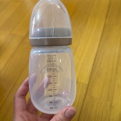 スリーコインズ哺乳瓶の画像
