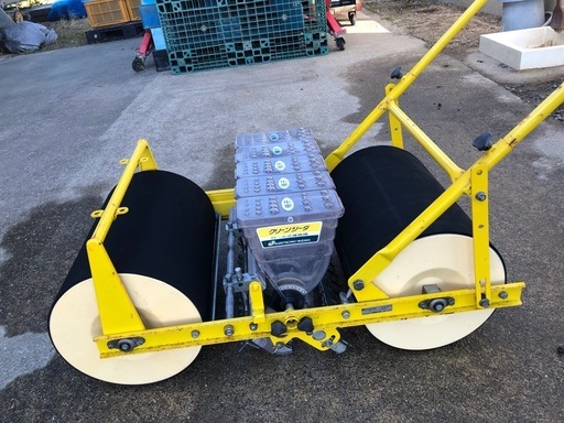 玉ねぎ播種機(種まきする機械)