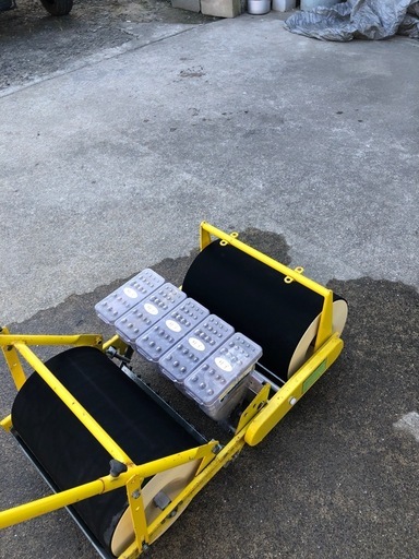 玉ねぎ播種機(種まきする機械)