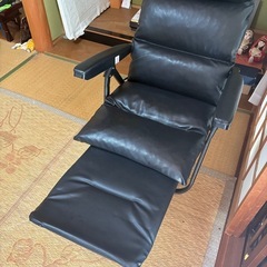 リクライニング　アームチェアの画像