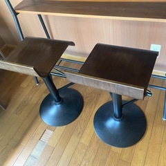 カウンターテーブルとチェア2脚セットの画像