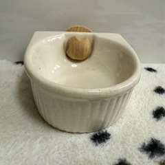 うさぎペレット入れの画像