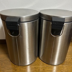 【無料】ゴミ箱2個の画像