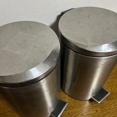 【無料】ゴミ箱2個の画像