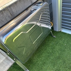 屋外用のステンレス製灯油タンクの画像