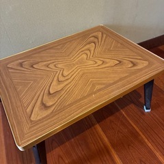 折りたたみテーブルの画像