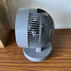 新古品2024年製　グレー　クワッズ QUADS クリーン3DDCサーキュレーター PURE AIR DC ピュアエアDC QS302 扇風機 小型 首振り　24畳の画像