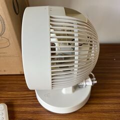 新古品2024年製　アイボリー　クワッズ QUADS クリーン3DDCサーキュレーター PURE AIR DC ピュアエアDC QS302 扇風機 小型 首振り　24畳の画像